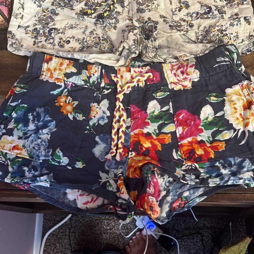 Shorts - Picture 3 of 4